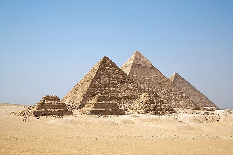 Datei:All Gizah Pyramids.jpg