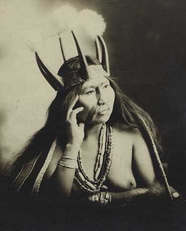 Datei:Frau Stene-Tu aus dem Volk der Thlingit 1906.jpg