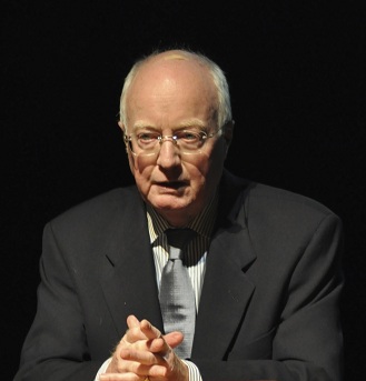 Datei:Gavin Menzies 2009.jpg