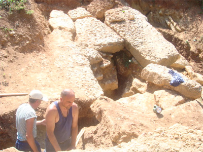 Datei:Grabungen 1.jpg