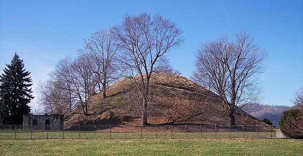 Datei:Grave Creek Mound.jpg