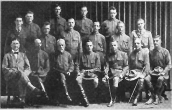 Datei:Gruppe von Offizieren 1.jpg