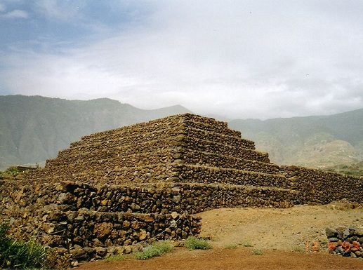Datei:Guimar Pyramide 01.jpg