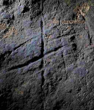 Datei:Neanderthal Engraving (Gorham's Cave Gibraltar).jpg