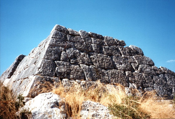 Datei:Pyramide von Hellinikon.jpg