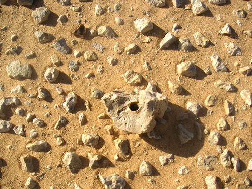 Stein mit Bohrung.jpg