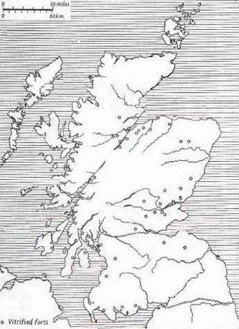 Datei:Verglaste Festen Schottland.jpg