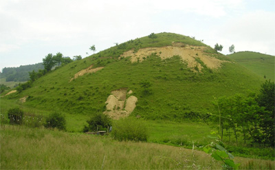 Datei:Vratnica Tumulus.jpg