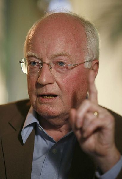 Datei:Gavin Menzies III.jpg
