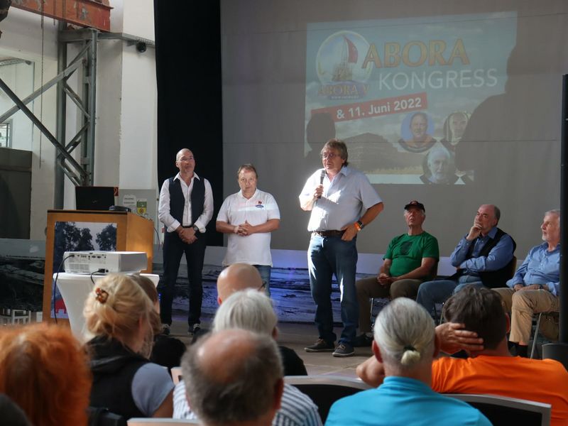 Datei:Opening 01.jpg